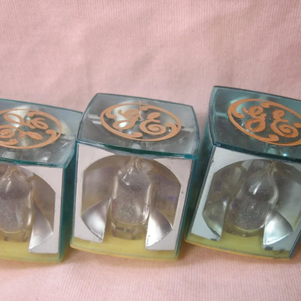 vintage GE Flashcubes 3-pack- complete, Yellow box, unburnt